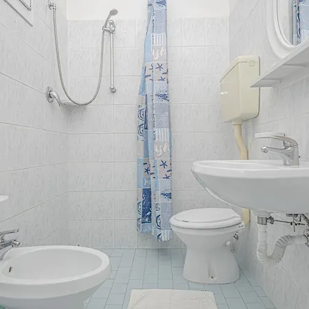 Hotel Luca 2*